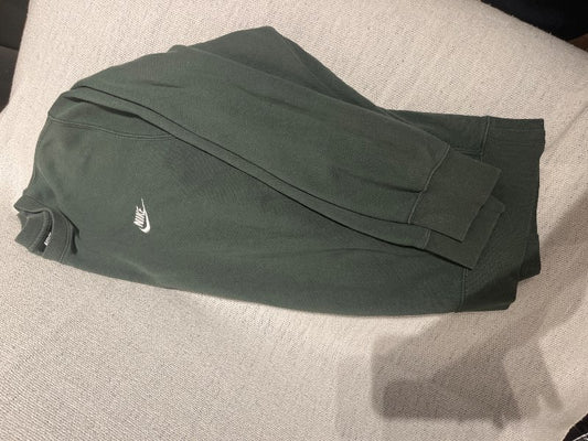Græn nike peysa
