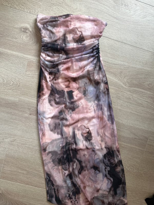 Bershka bleikur hlýralaus kjóll