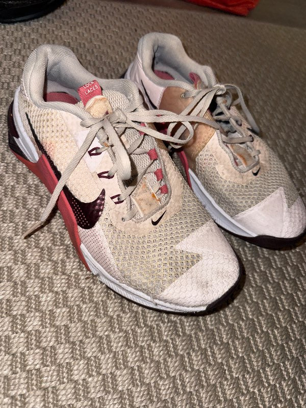 Ljós bleikir metcon skór