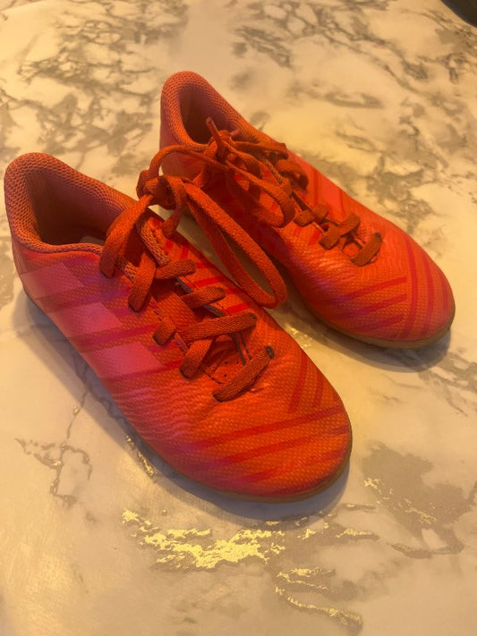 G Adidas gervigrasskór