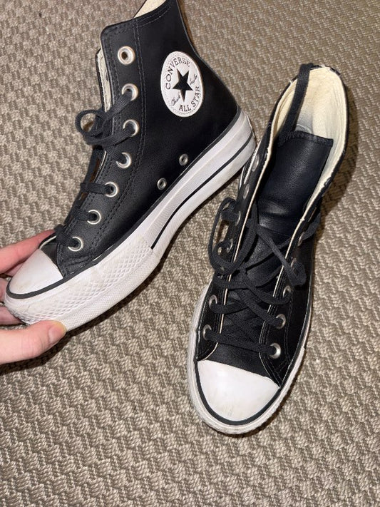 Svartir Converse skór