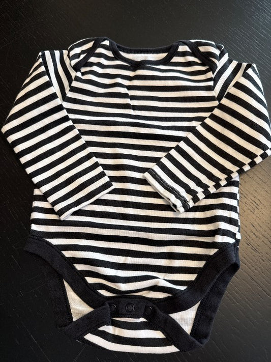Svört og hvít síðerma samfella