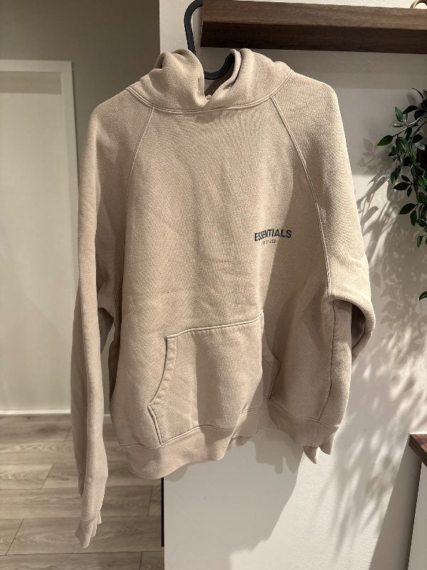 Essentials beige hettupeysa LG