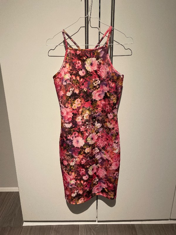 Bleikur blómakjóll