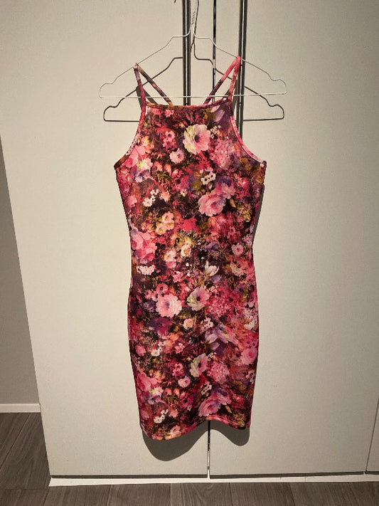 Bleikur blómakjóll