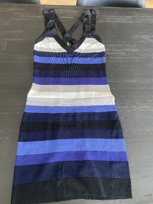 Karen Millen kjóll röndóttur