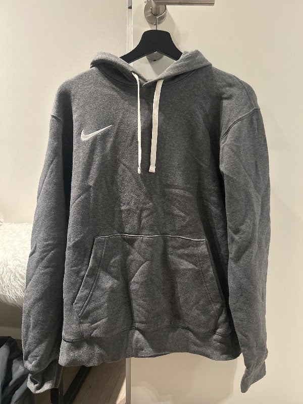 Grá Nike hettupeysa R