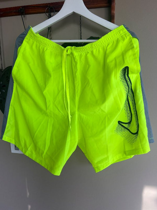 Nike gular Dri-fit stuttbuxur