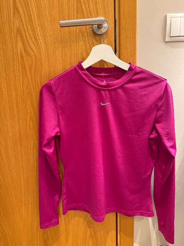 Nike langerma bleikur