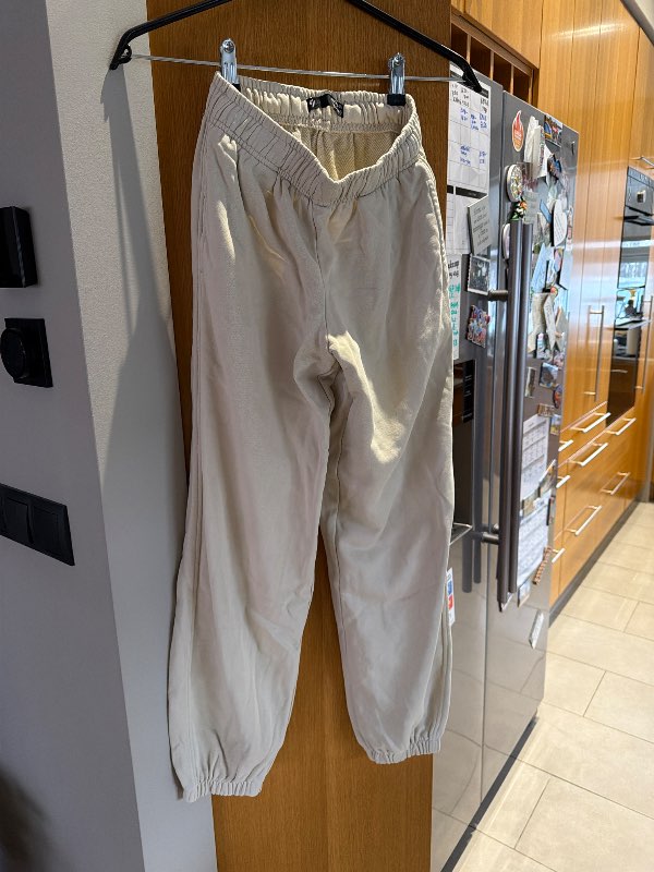 Kremaðar joggingbuxur
