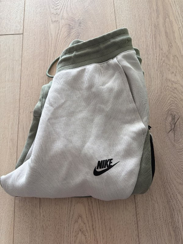 nike grænar/hvítar buxur