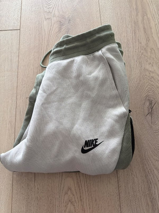 nike grænar/hvítar buxur