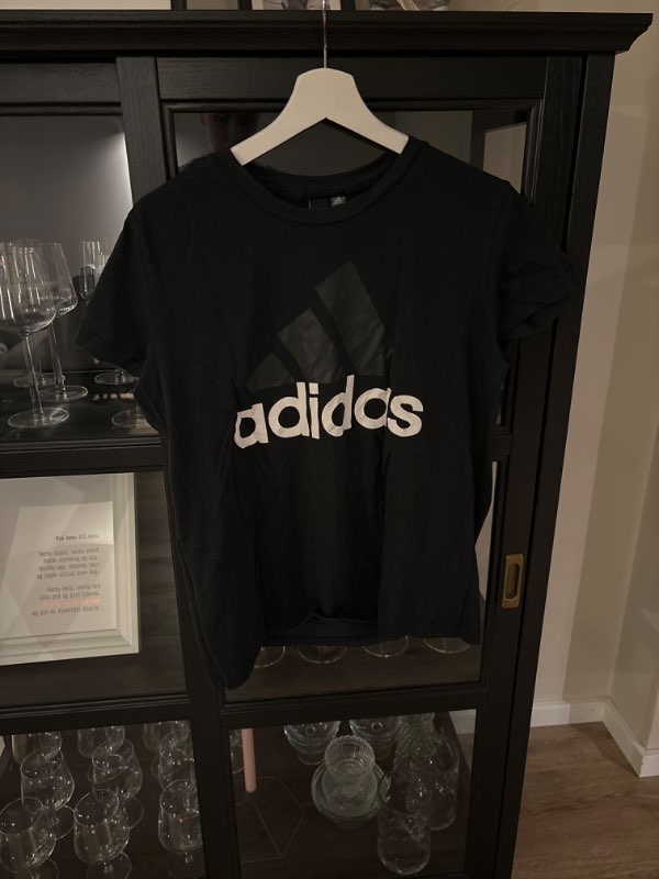 Adidas stuttermabolur