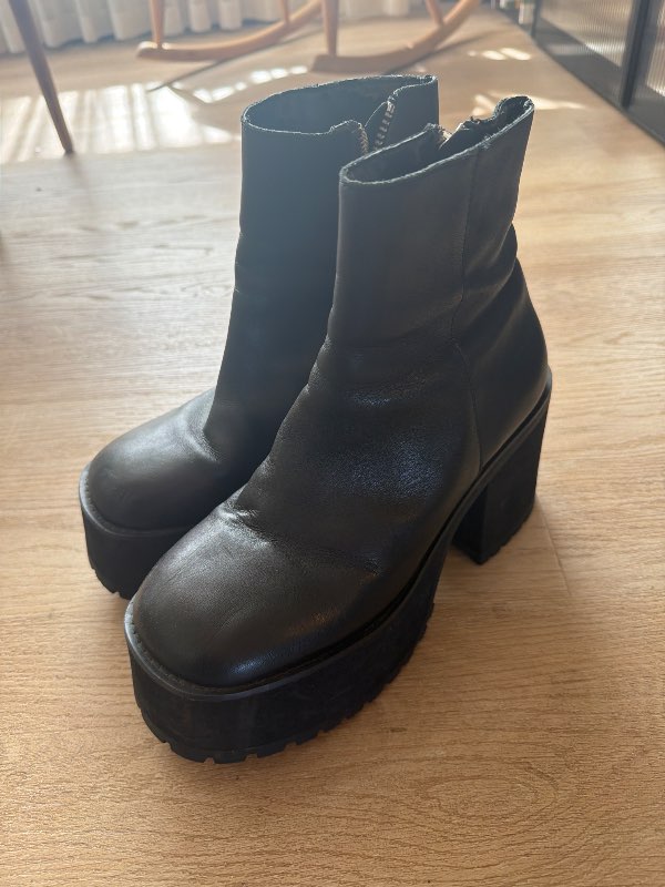 Bonnie boots unif