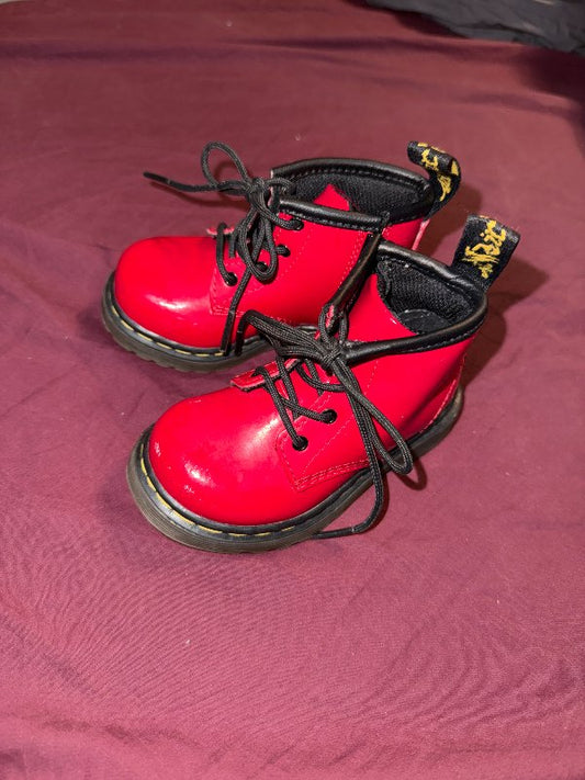 dr.martens rauðir