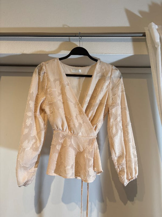 Beige blússa.   Uk