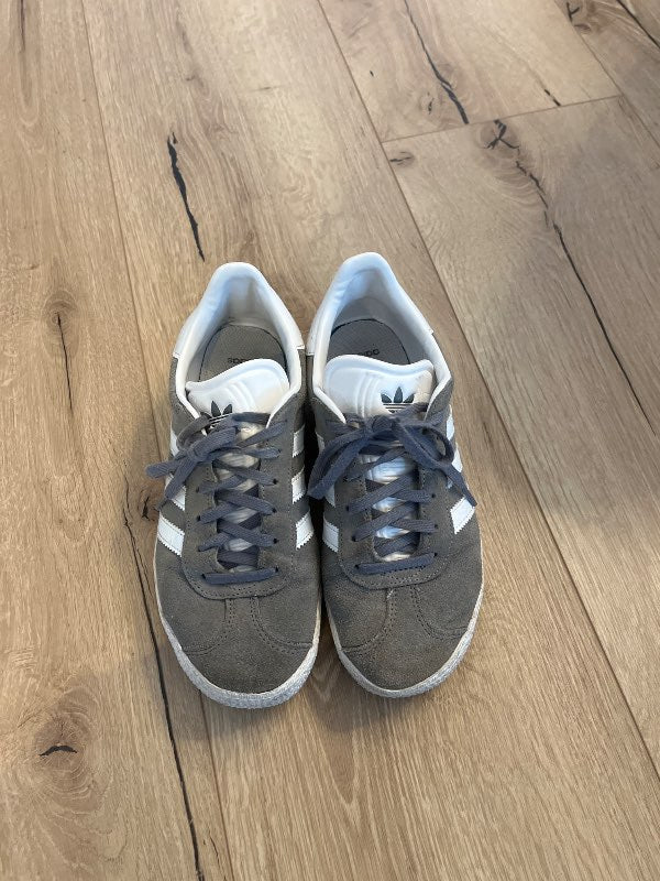Adidas skór