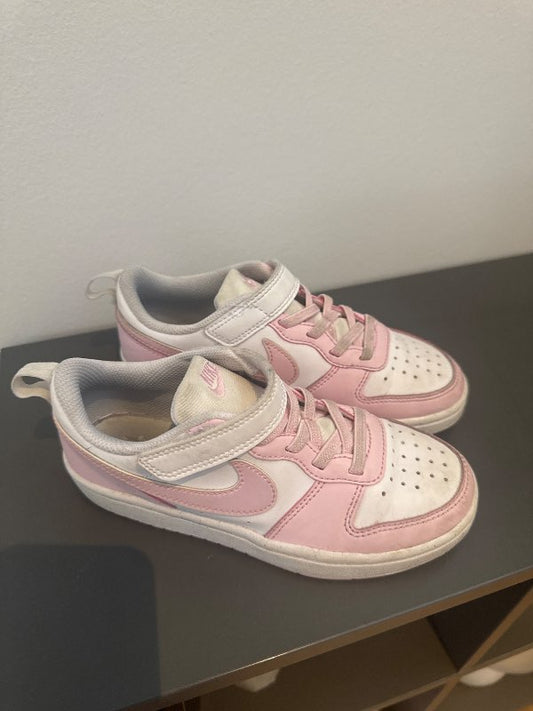 Nike skór bleikir/hvitir