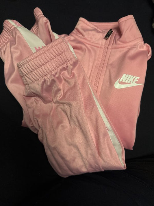 Bleikur Nike galli
