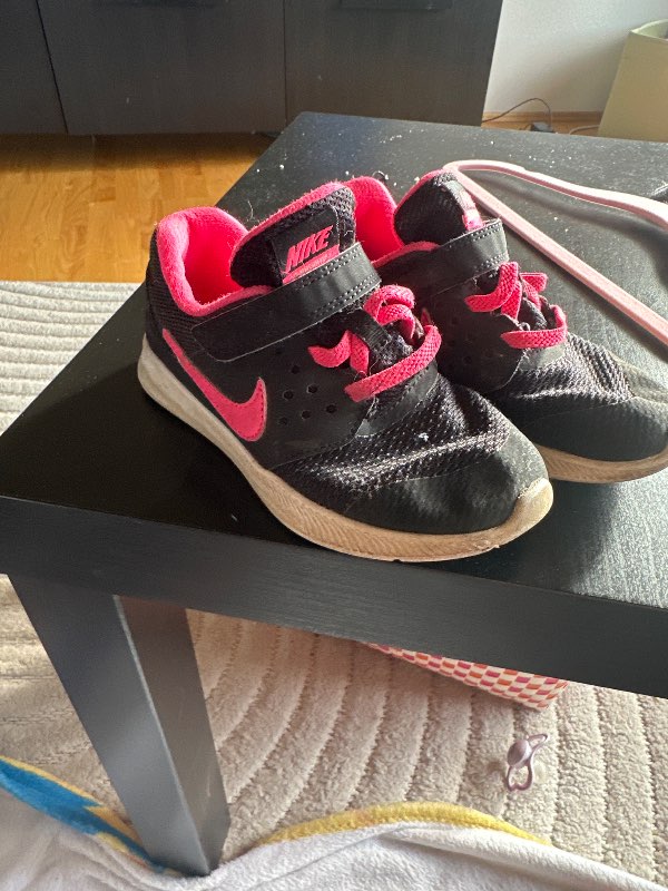 Nike bleikir svartir