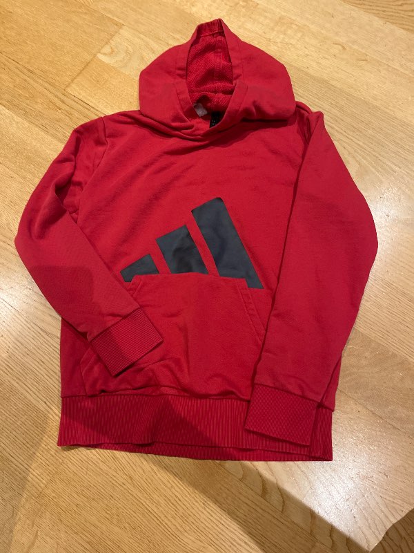 Adidas rauð peysa