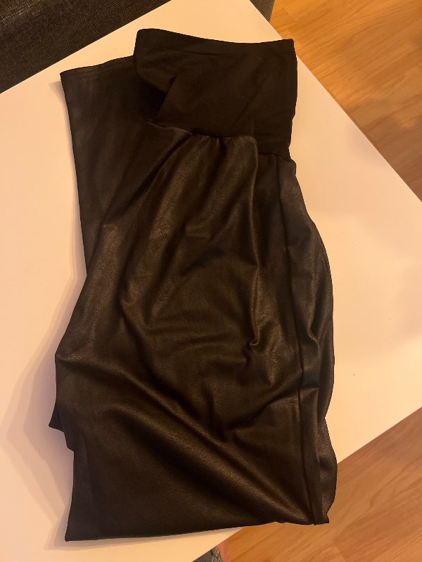 Time and True leggings svartar