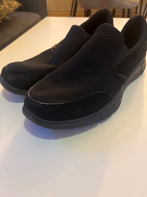 Sketchers svartirskór