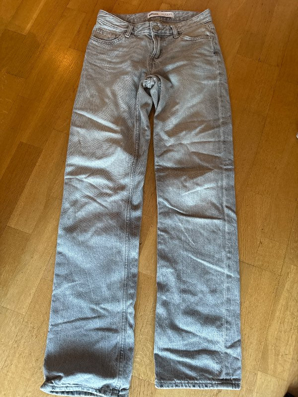 Ljósgráar gallabuxur BERSHKA
