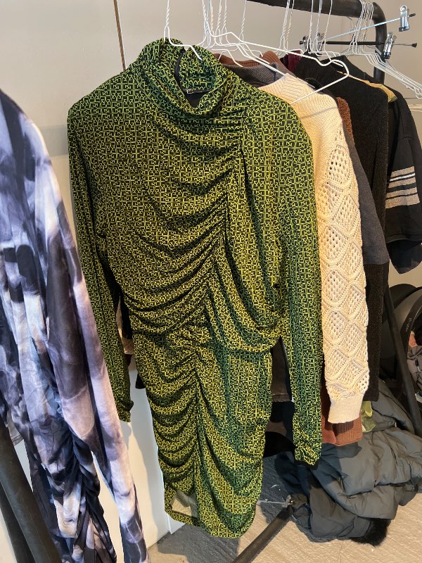 Gestuz kjóll grænn