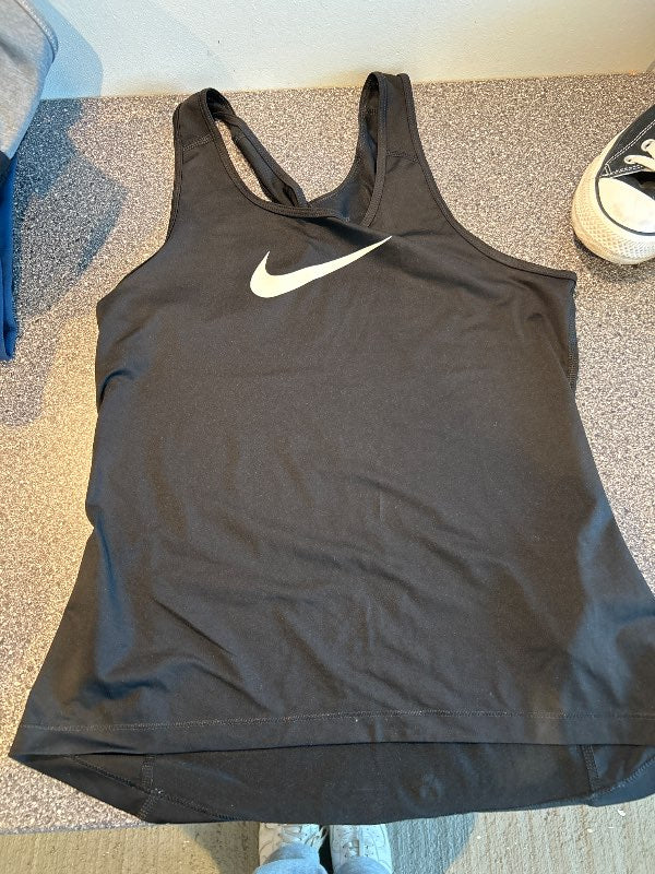 Nike pro íþróttabolur