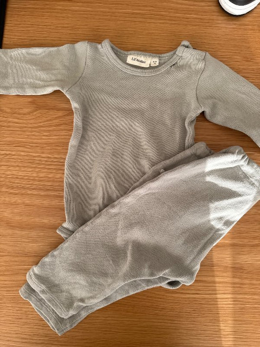 Lil Atelier sett, ATH rifu í hálsmáli