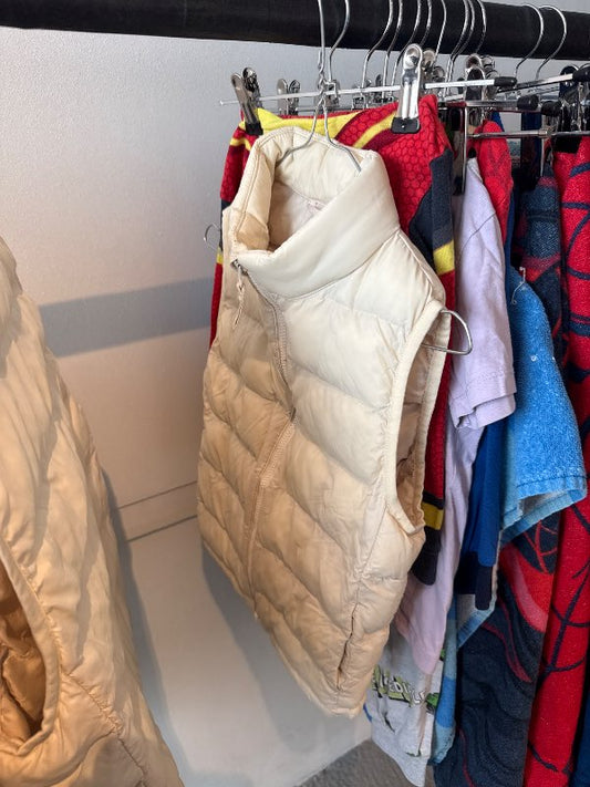 Uniqlo vesti hvitt ath blettir