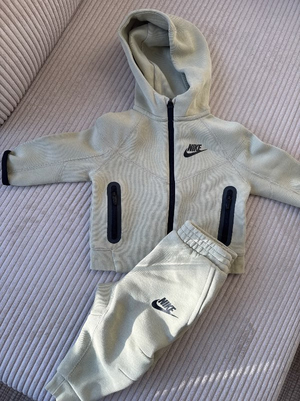 nike tech fleece grænn