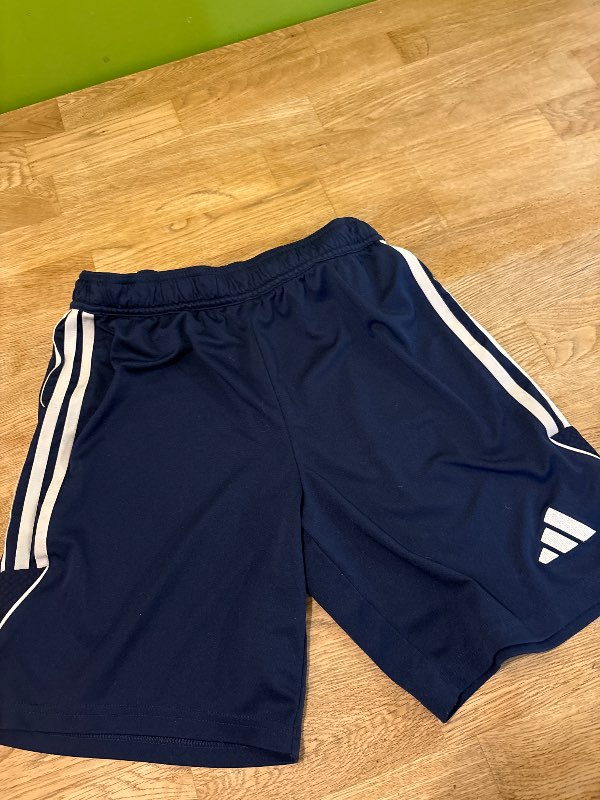 Adidas stuttbuxur