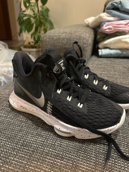 Lebron svartir körfuboltaskór