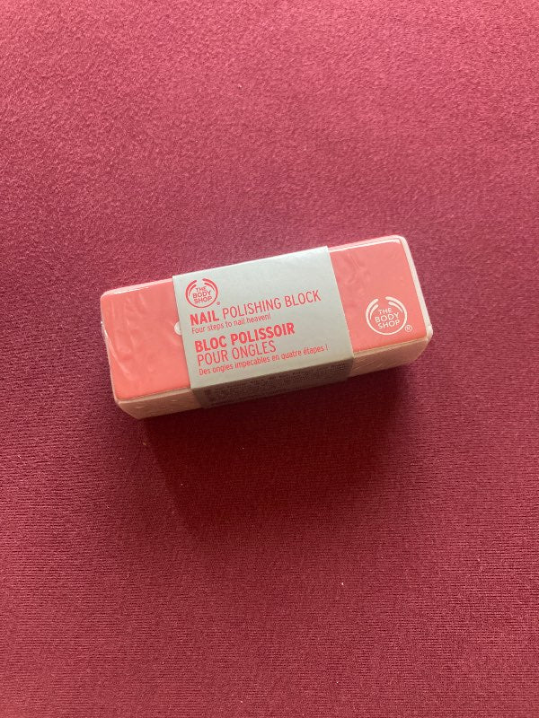 Nail polishing box