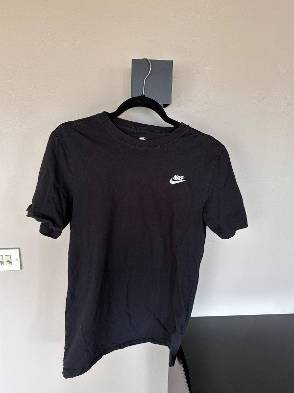 Svartur bolur NIKE