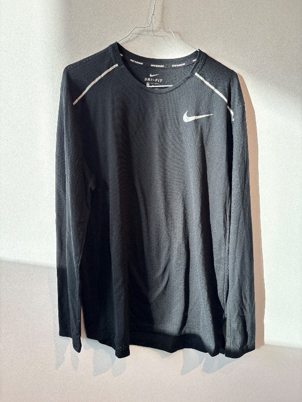 Svartur Nike bolur