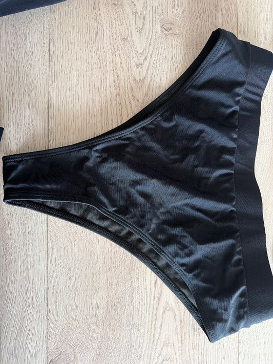 svartar bikini buxur