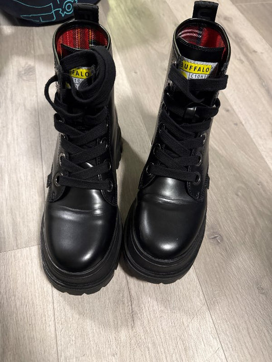 Buffalo shoes