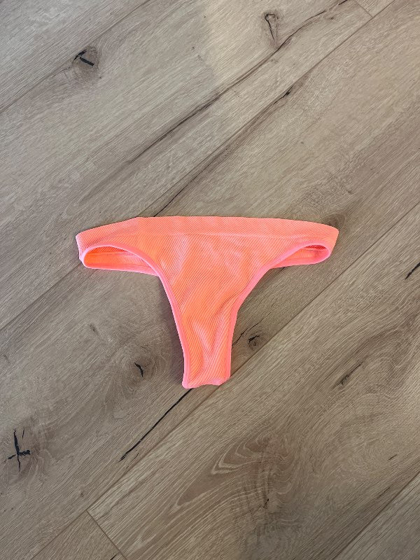 Bikíníbuxur appelsínugular