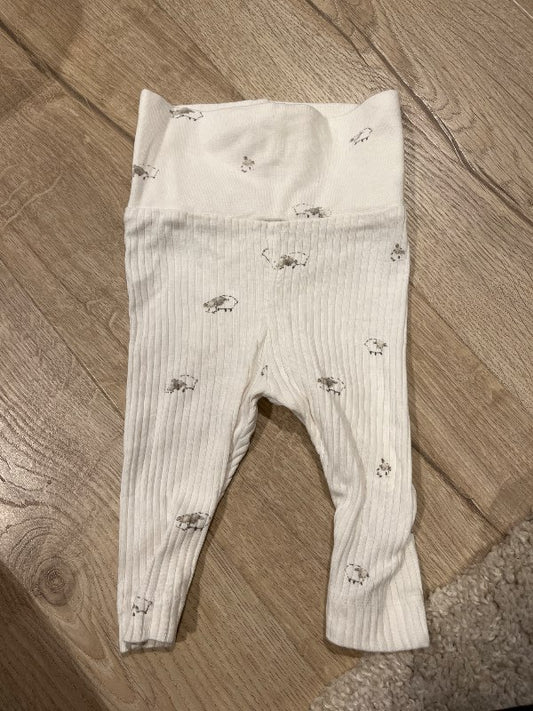 H&M buxur með kindum
