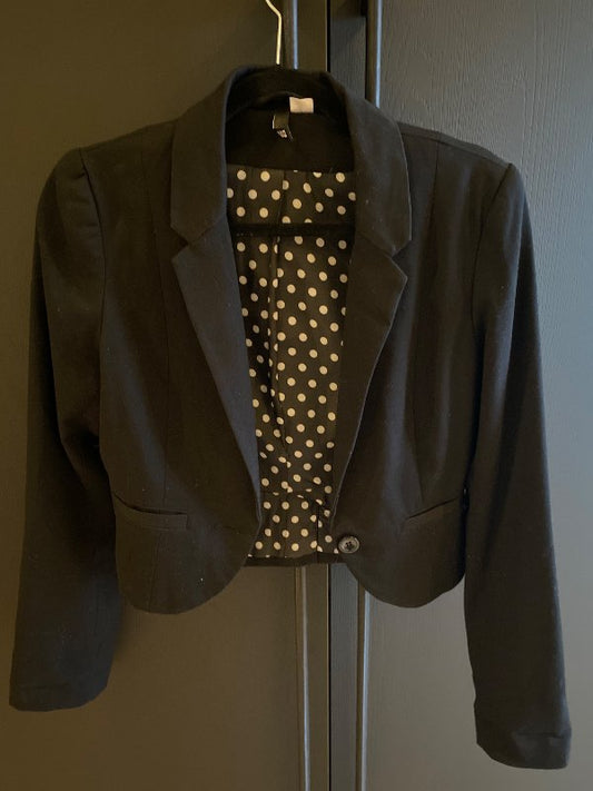 Svartur stuttur jakki