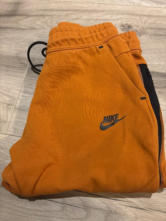 Nike buxur appelsínugular