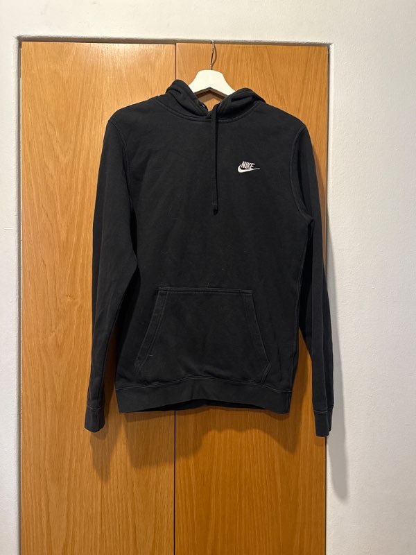 Nike svört peysa