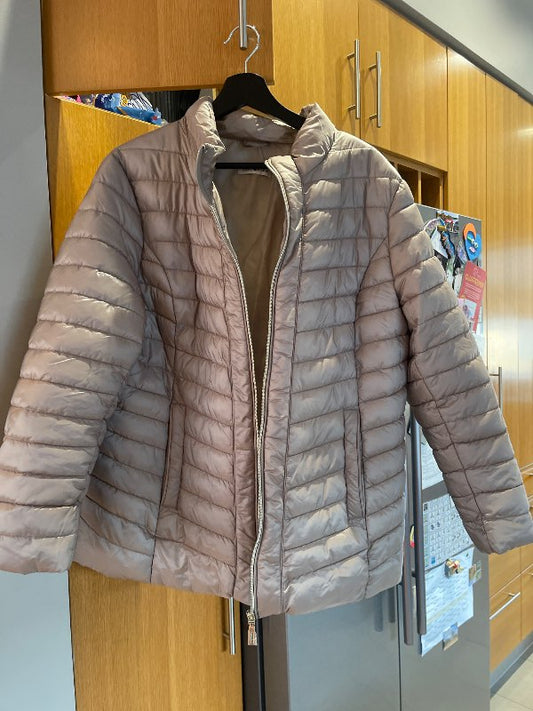 Kremaður  úlpujakki