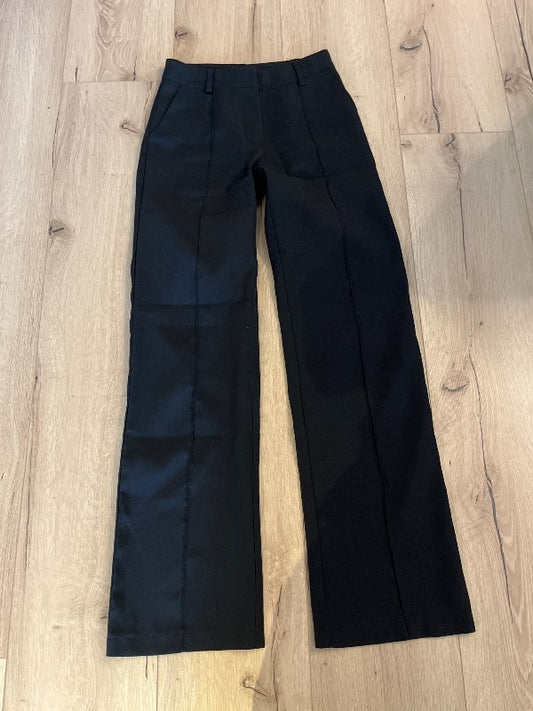 Venderbys svartar buxur