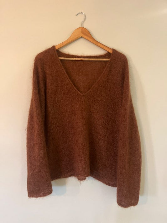 Brún mohair peysa. Handprjónuð.