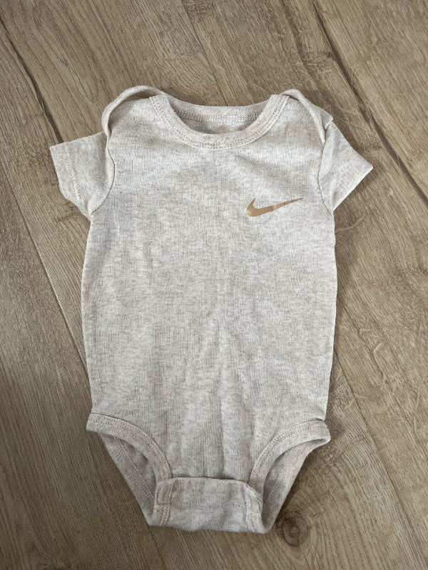 ljósbrún nike samfella