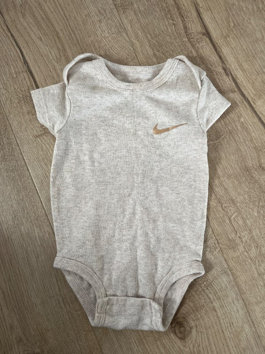 ljósbrún nike samfella